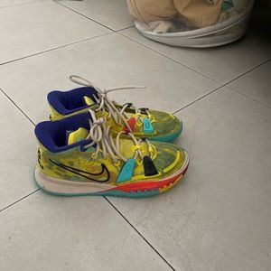 Size 8 Kyrie 7